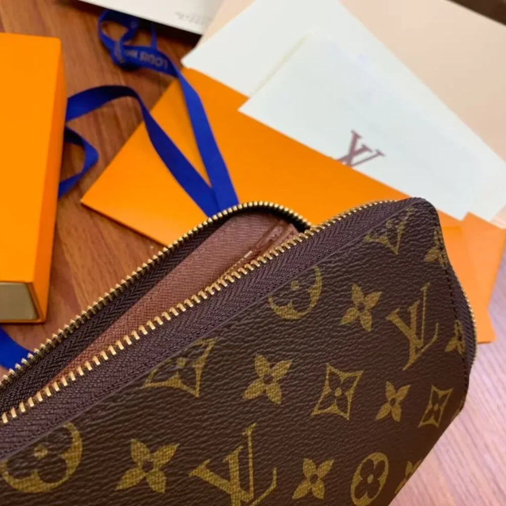 🎂🎂Louis Vuitton purse 21x11 - Picture 4 of 6